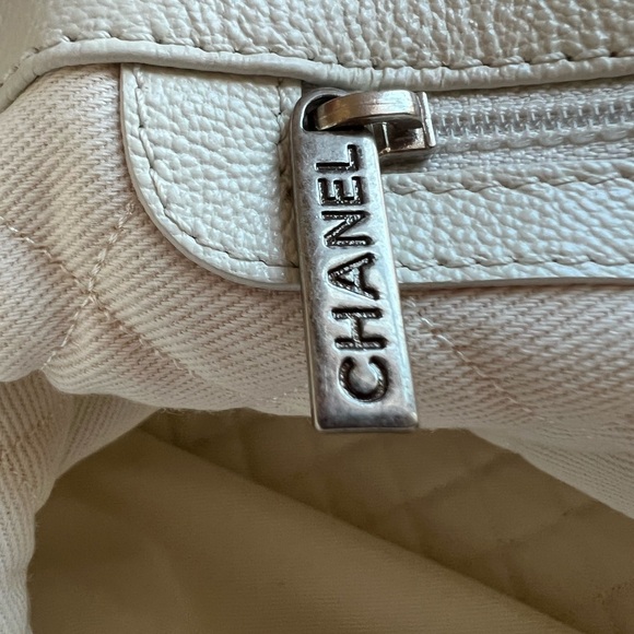 Authentic Chanel Leather Tote in Excellent Condition - Picture 6 of 14